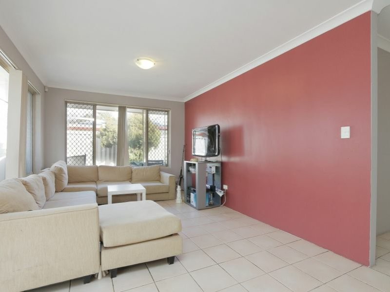 8 Harriet Place, Cloverdale WA 6105