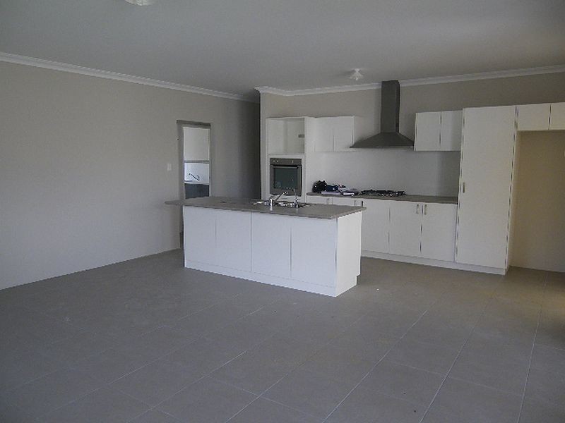 1/12 Kelly Street, Cloverdale WA 6105