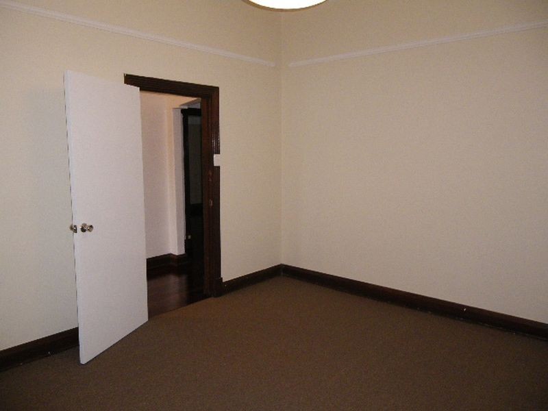 8 Fitzroy Road, Rivervale WA 6103