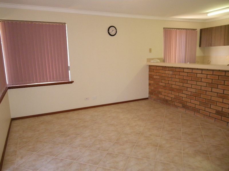 2/4 Chich Place, Cannington WA 6107