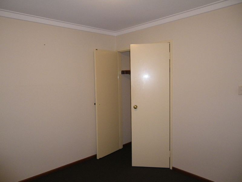 2/4 Chich Place, Cannington WA 6107