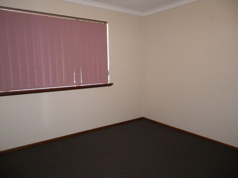 2/4 Chich Place, Cannington WA 6107