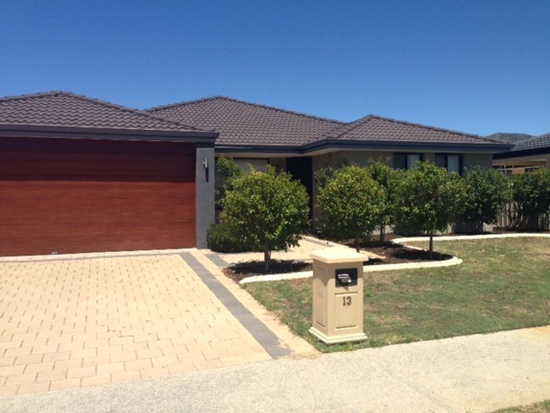 13 Murrumbidgee Drive, Hammond Park WA 6164