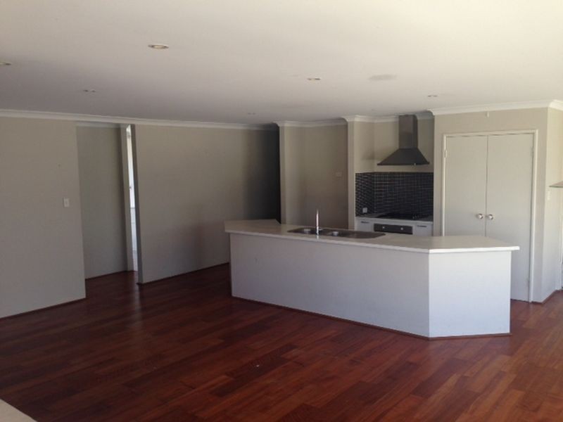 13 Murrumbidgee Drive, Hammond Park WA 6164