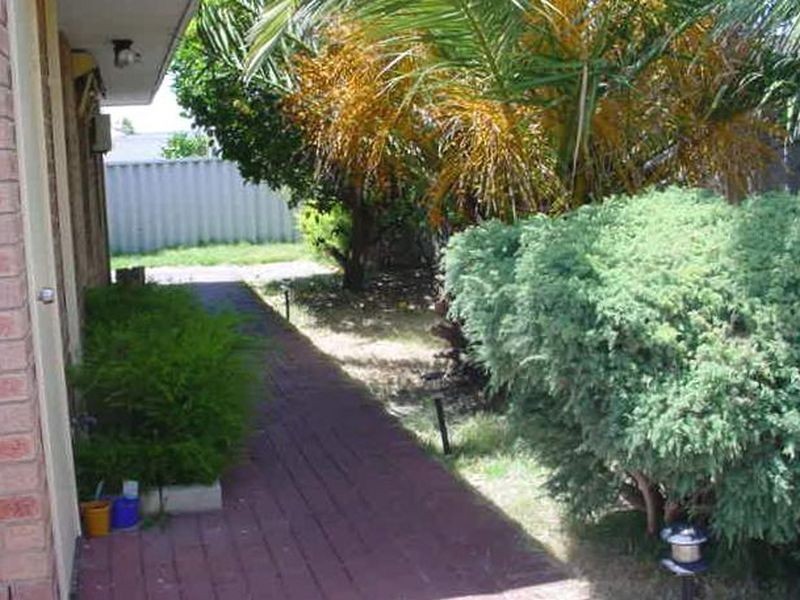 24 Dealy Close, Cannington WA 6107