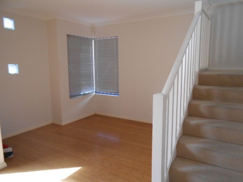 2/16 The Crescent, Redcliffe WA 6104