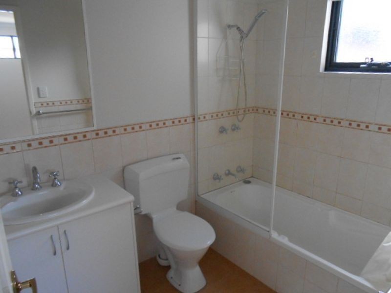2/16 The Crescent, Redcliffe WA 6104