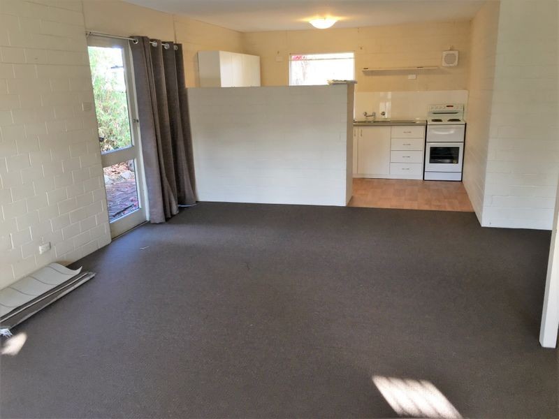 7 Chamberlain Road, Rivervale WA 6103