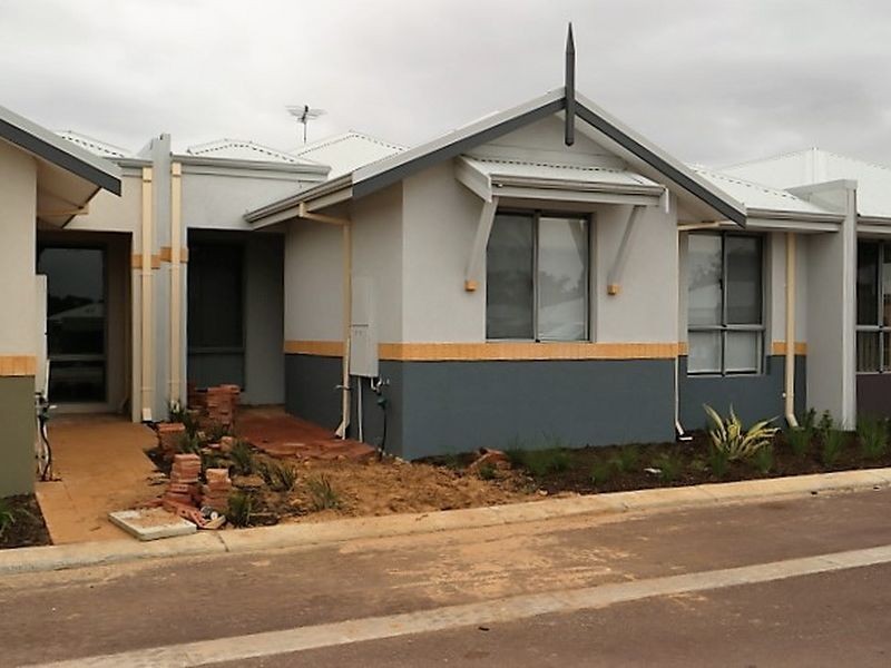 18/12 Loder Way, South Guildford WA 6055