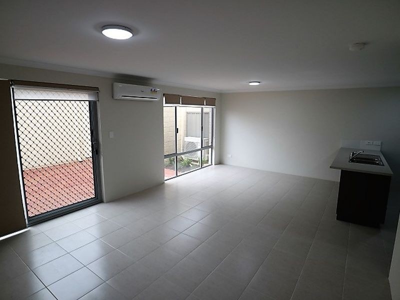 18/12 Loder Way, South Guildford WA 6055