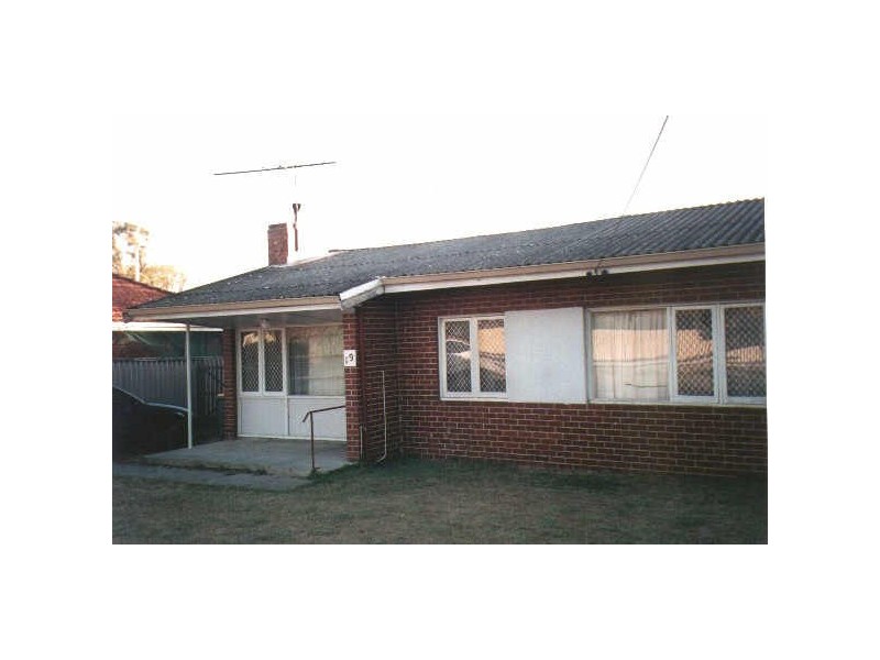 19 McGlinn Way, Cloverdale WA 6105