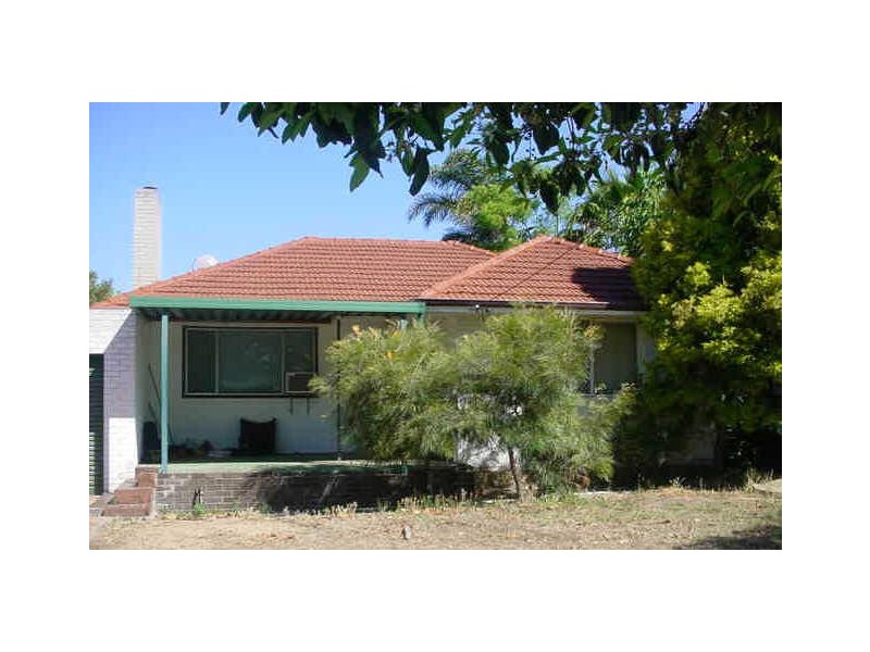 48 McGlinn Way, Cloverdale WA 6105