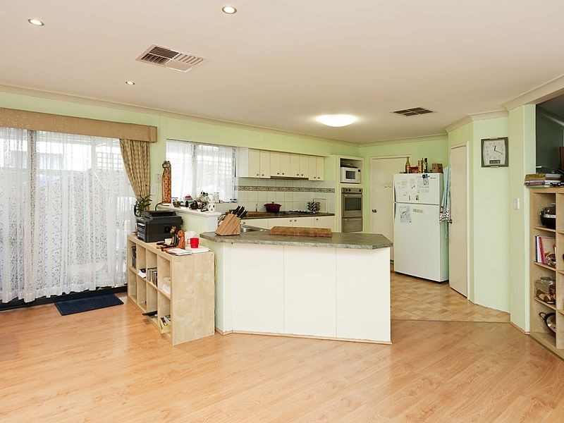 7 Excalibur Chase, Wattle Grove WA 6107