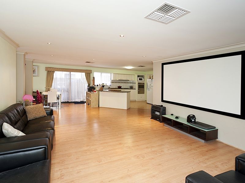 7 Excalibur Chase, Wattle Grove WA 6107