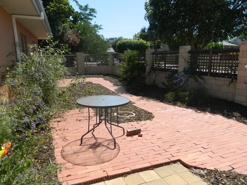 24 Berehaven Avenue, Thornlie WA 6108