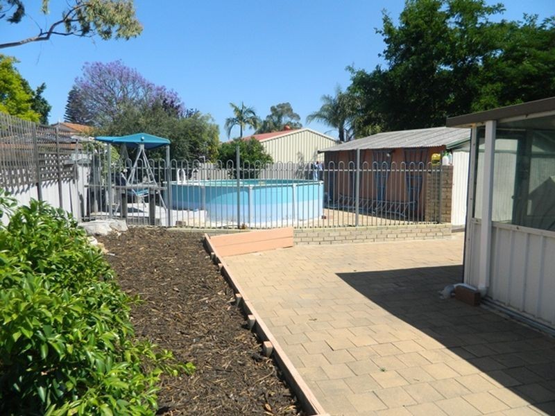 24 Berehaven Avenue, Thornlie WA 6108