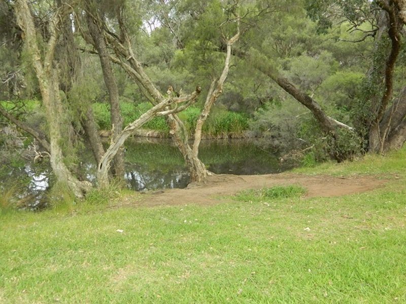 24 Berehaven Avenue, Thornlie WA 6108