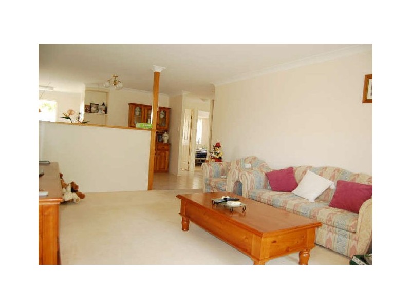 2/2 Honeymyrtle Drive, Banora Point NSW 2486