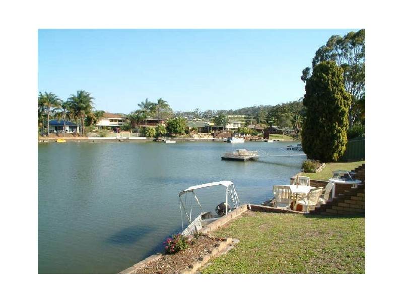 8 Headsail Crt, Currumbin Waters QLD 4223