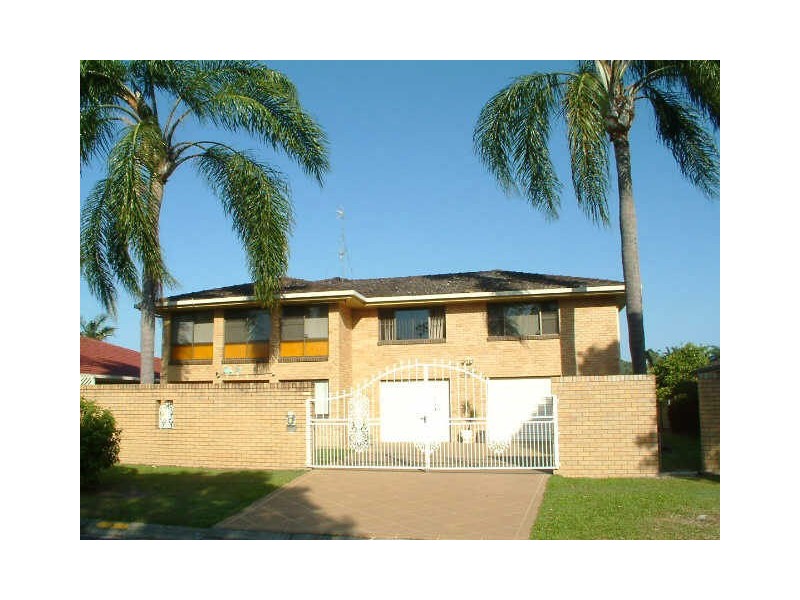 8 Headsail Crt, Currumbin Waters QLD 4223