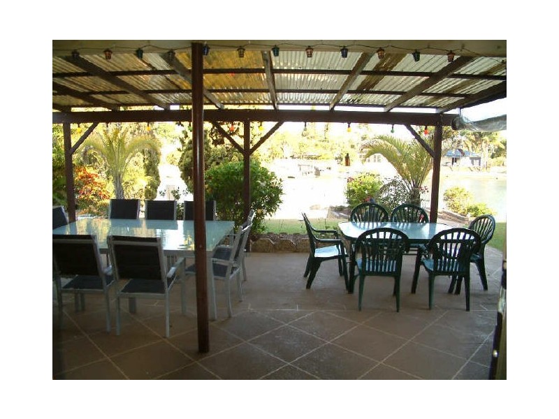 8 Headsail Crt, Currumbin Waters QLD 4223