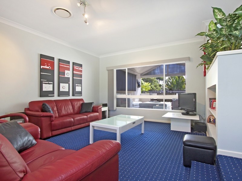 19 Kaffia Court, Elanora QLD 4221