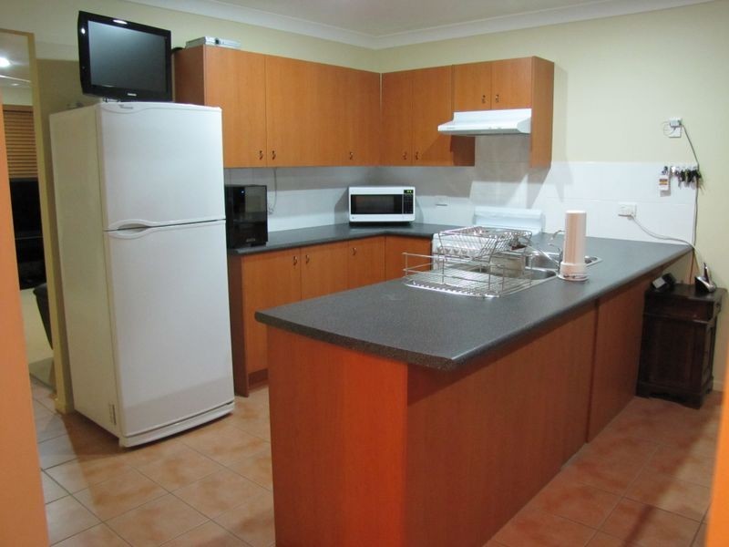 8 Cook Cres, Tweed Heads South NSW 2486