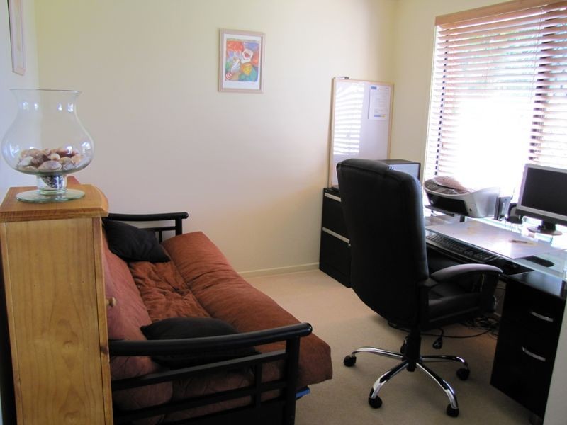 8 Cook Cres, Tweed Heads South NSW 2486