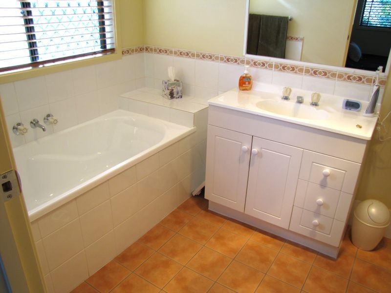 8 Cook Cres, Tweed Heads South NSW 2486