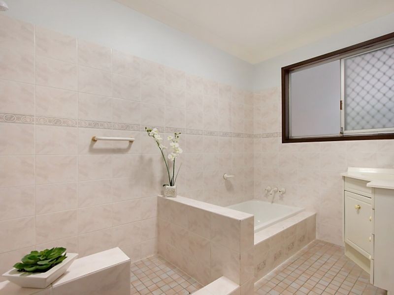 4 Mirreen Dr, Tugun QLD 4224