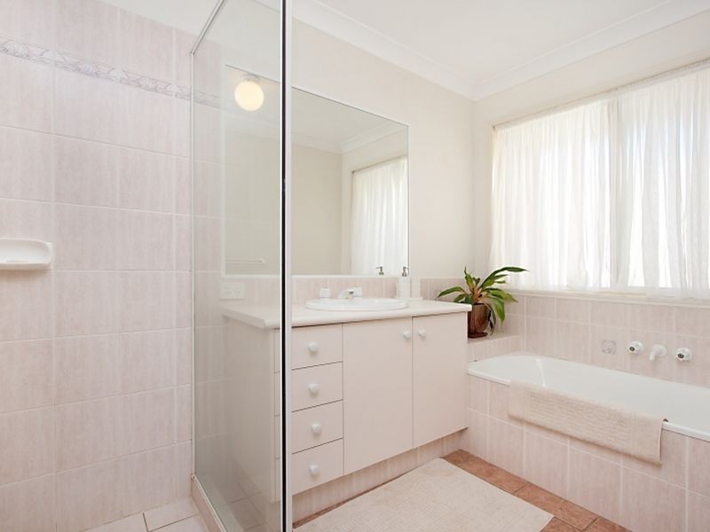 22 Tyrone Terrace, Banora Point NSW 2486