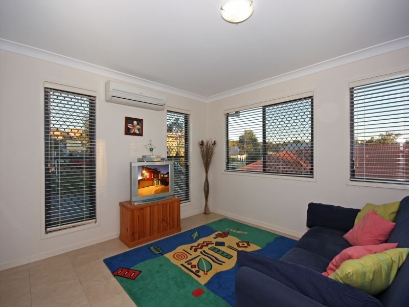 16 Yarraman Chase, Waterford QLD 4133