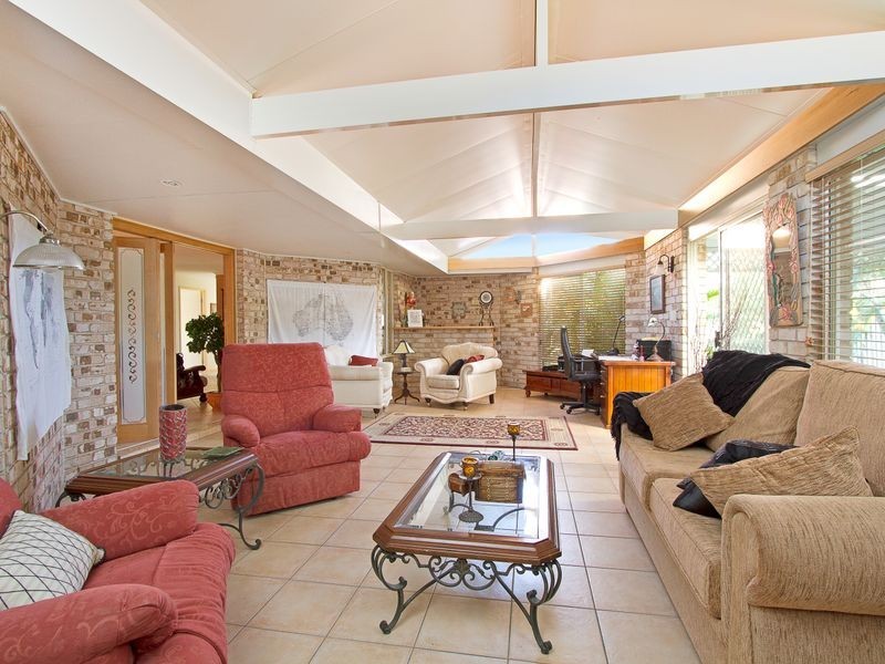 94 Avondale Drive, Banora Point NSW 2486