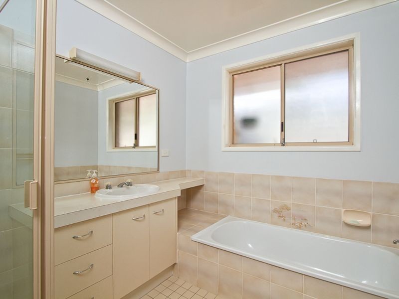 1 Chestnut Drive, Banora Point NSW 2486