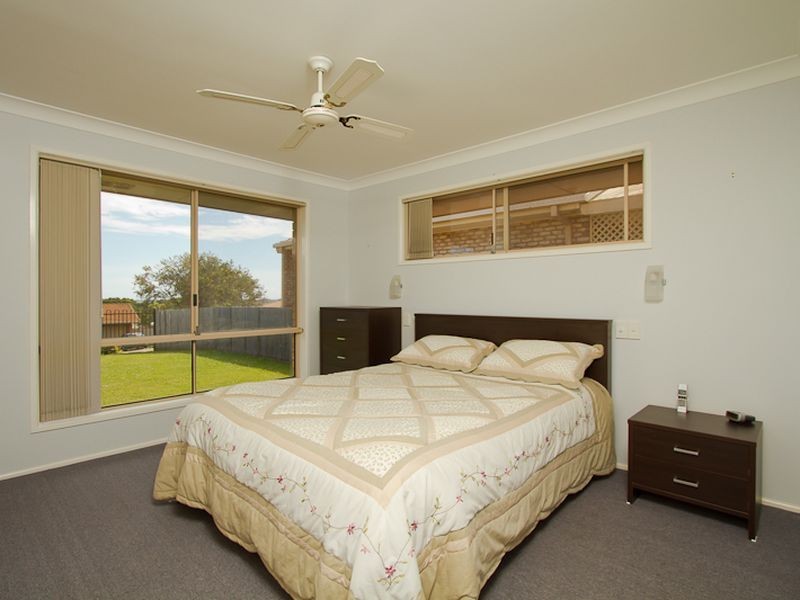 1 Chestnut Drive, Banora Point NSW 2486