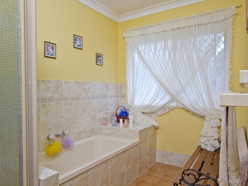 33 Glen Ayr Drive, Banora Point NSW 2486