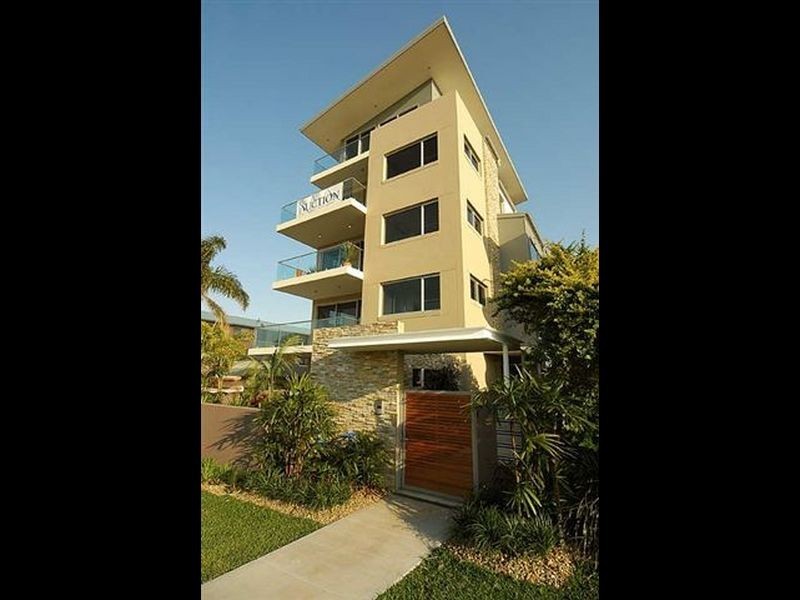 2/18 Hill Street, Rainbow Bay QLD 4225