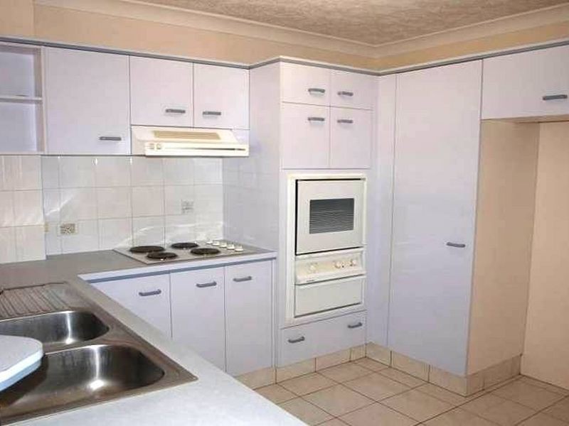 16/9 Ocean St, Coolangatta QLD 4225