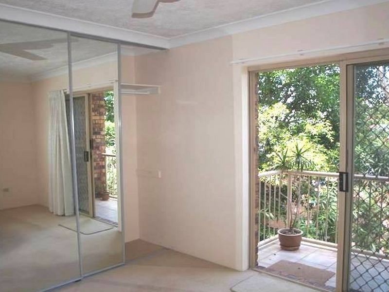 16/9 Ocean St, Coolangatta QLD 4225