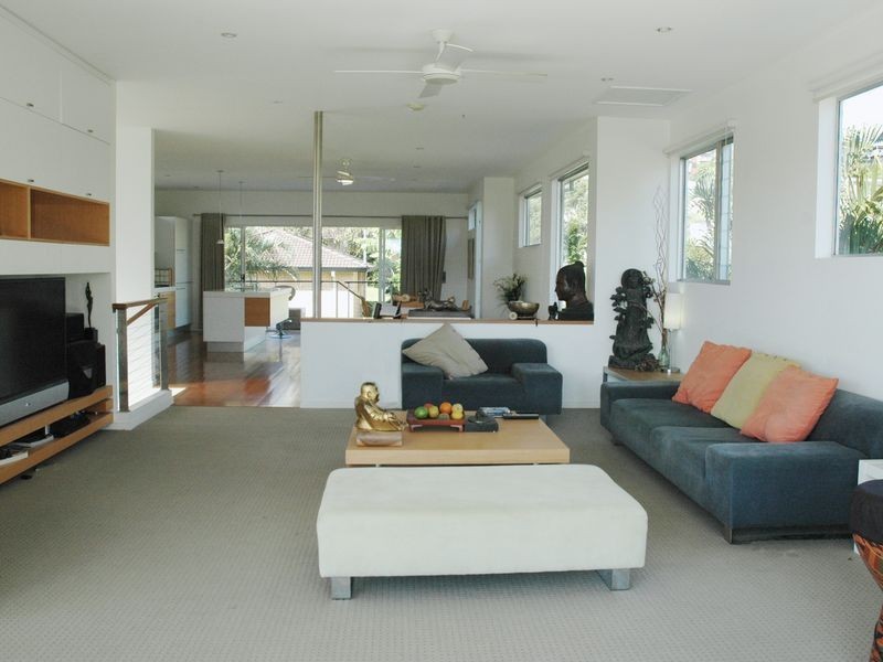 18 Miles Street, Kirra QLD 4225