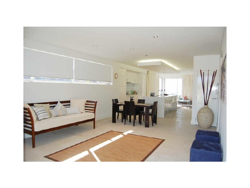 2/18 Hill Street, Rainbow Bay QLD 4225