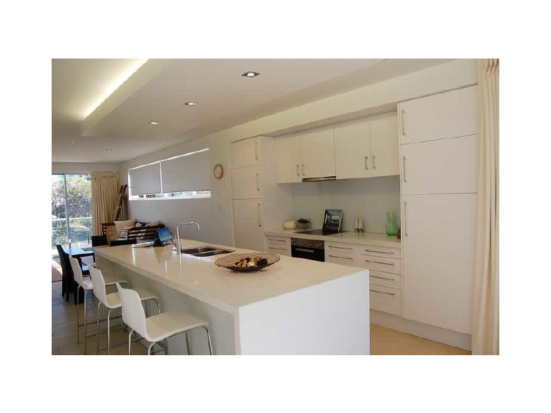 2/18 Hill Street, Rainbow Bay QLD 4225