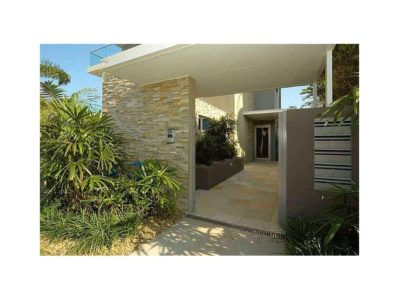 2/18 Hill Street, Rainbow Bay QLD 4225