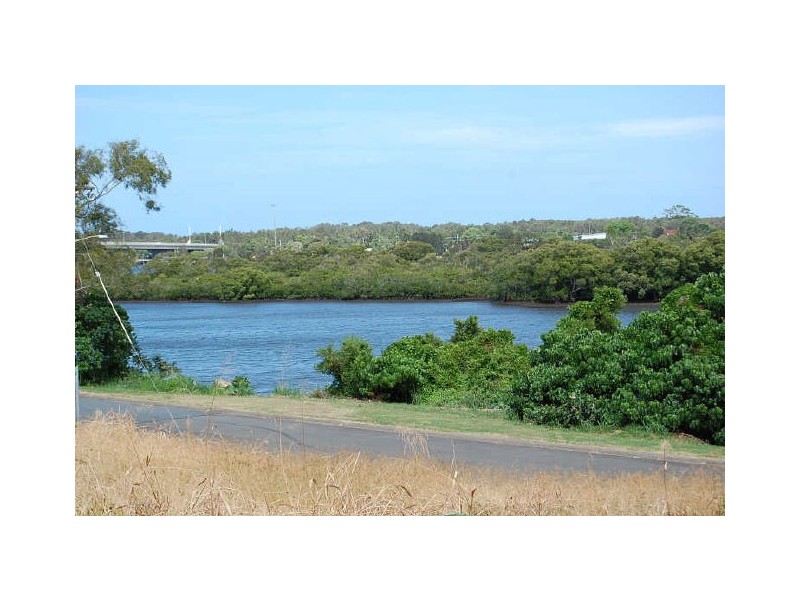 63 Bimbadeen Ave, Banora Point NSW 2486