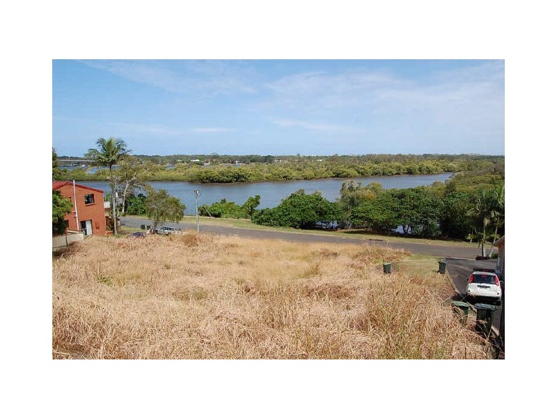 63 Bimbadeen Ave, Banora Point NSW 2486