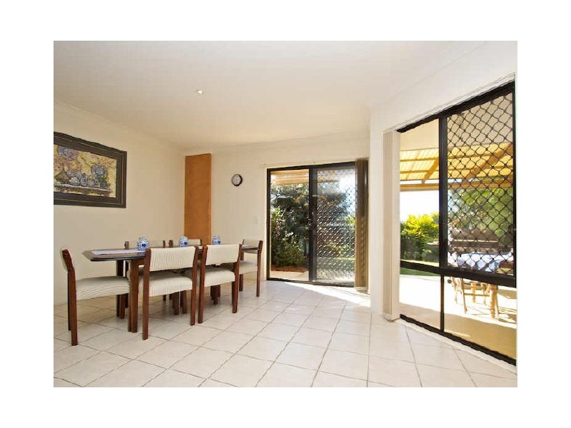 2/3 Davebill Crt, Labrador QLD 4215