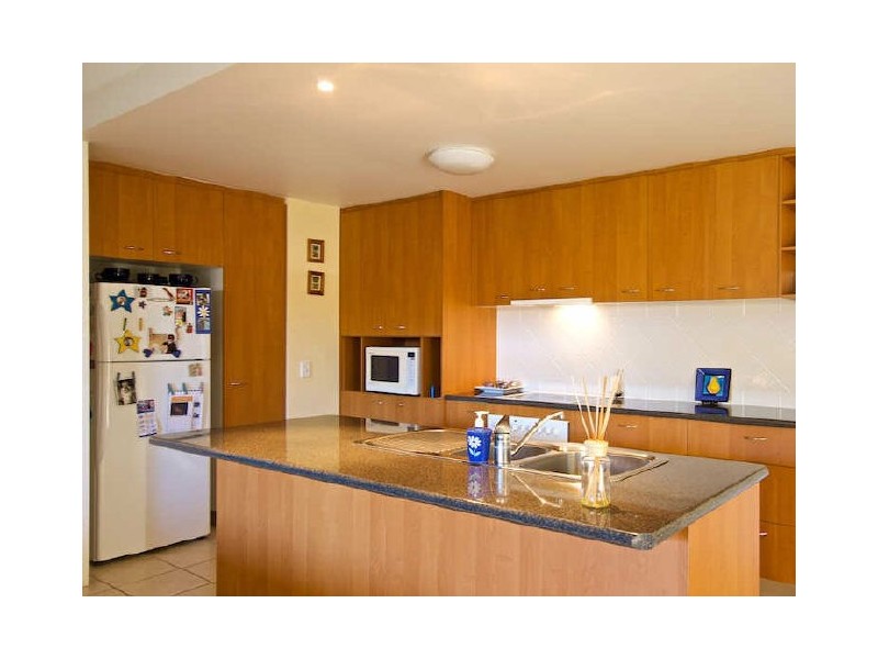 2/3 Davebill Crt, Labrador QLD 4215