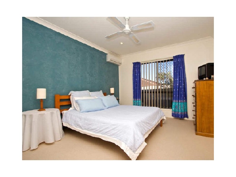 2/3 Davebill Crt, Labrador QLD 4215