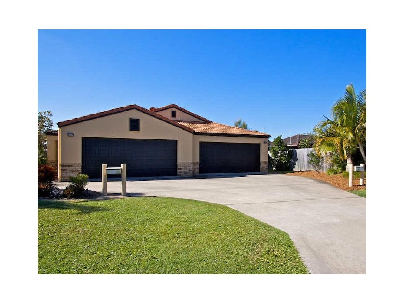 2/3 Davebill Crt, Labrador QLD 4215