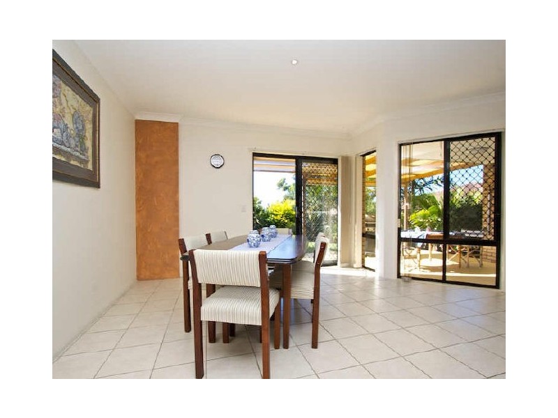 2/3 Davebill Crt, Labrador QLD 4215